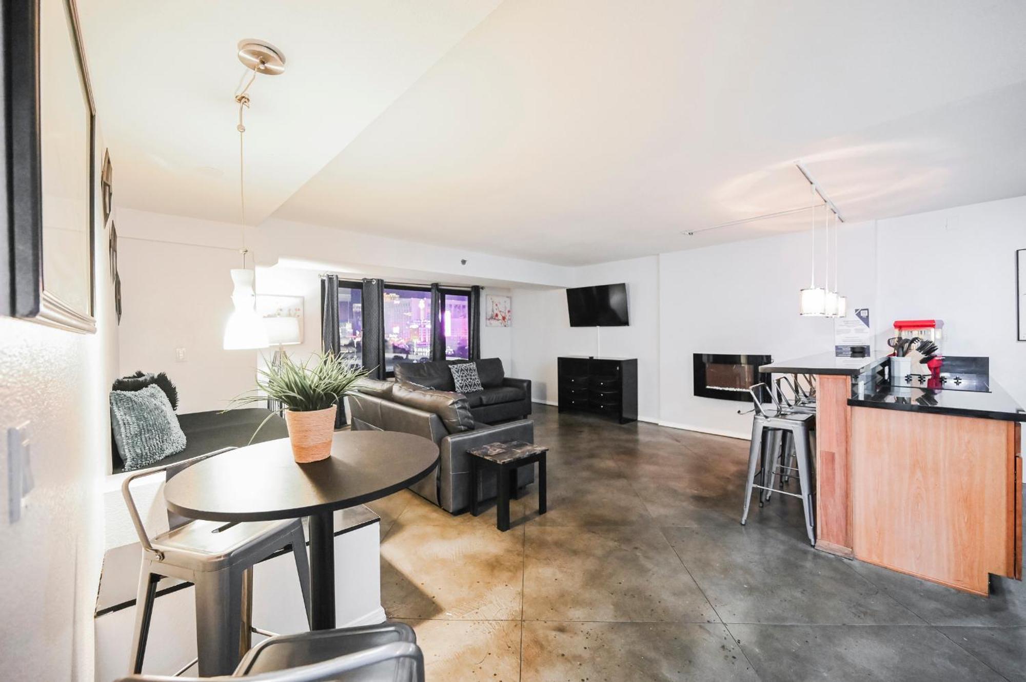 Stripviewsuites At Jockey Club ラスベガス エクステリア 写真